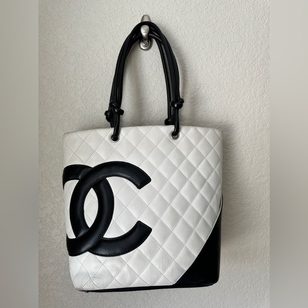 Vintage CHANEL Linge Cambon small tote black and white.